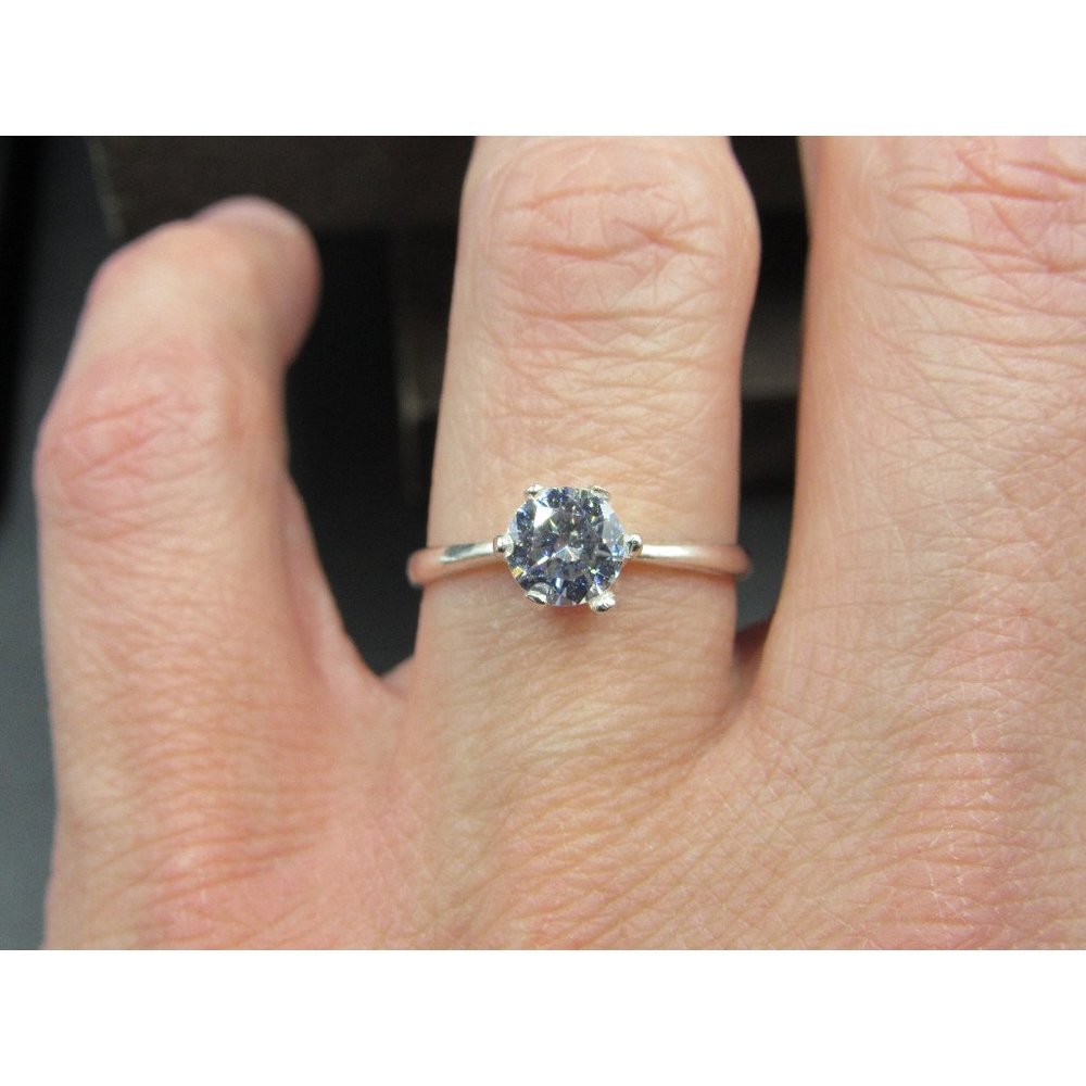 Size 7.5 Sterling Silver Ordinary Single Cubic Zirconia Band Ring